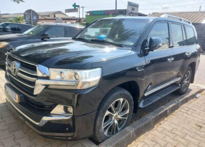 Location de 4X4 Toyota Land Cruiser VXR