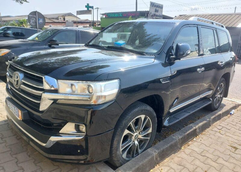 Location de 4X4 Toyota Land Cruiser VXR