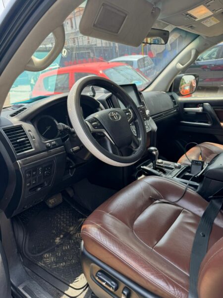 Location de 4X4 Toyota Land Cruiser VXR