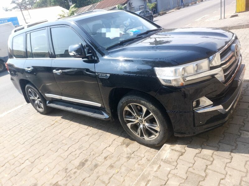 Location de 4X4 Toyota Land Cruiser VXR