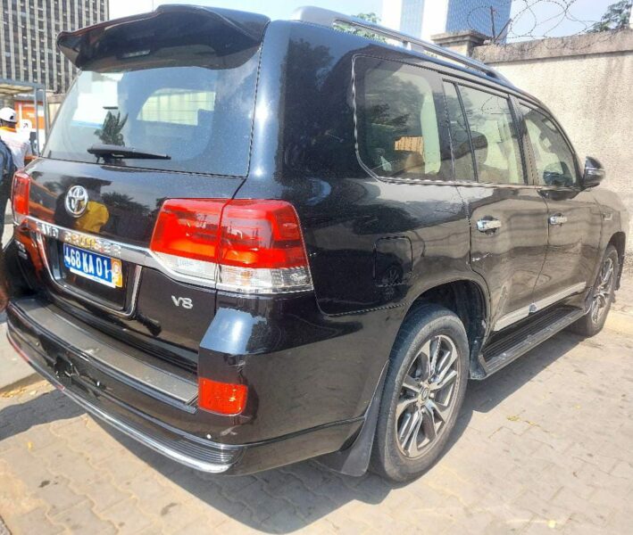 Location de 4X4 Toyota Land Cruiser VXR