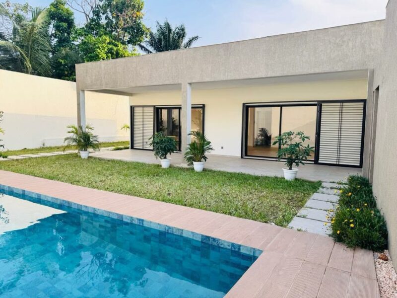 Location d'un appartement de 7 pièces sur Cocody deux plateaux Vallon