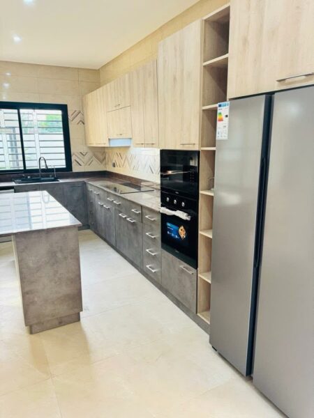 Location d'un appartement de 7 pièces sur Cocody deux plateaux Vallon