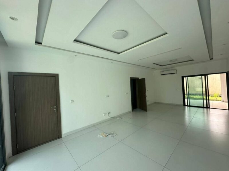 Location d'une Villa duplex de 6 pièces sur Cocody Riviera 3