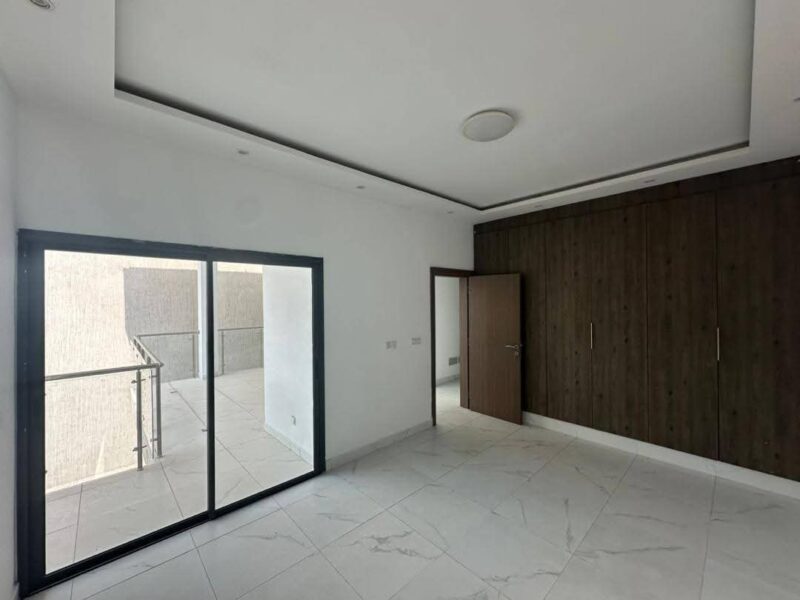 Location d'une Villa duplex de 6 pièces sur Cocody Riviera 3