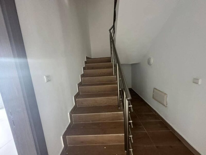 Location d'une Villa duplex de 6 pièces sur Cocody Riviera 3