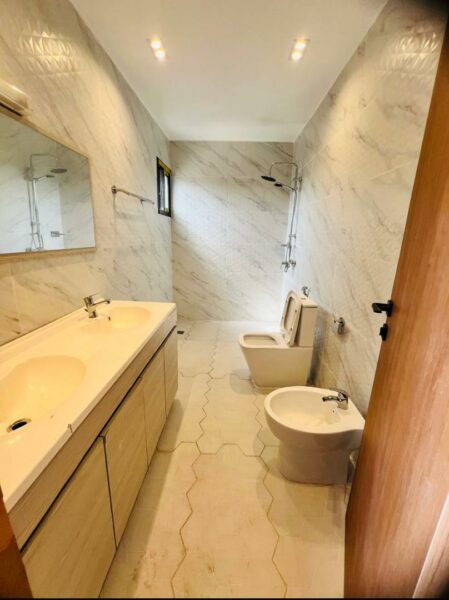 Location d'un appartement de 3 pièces sur Cocody Attoban