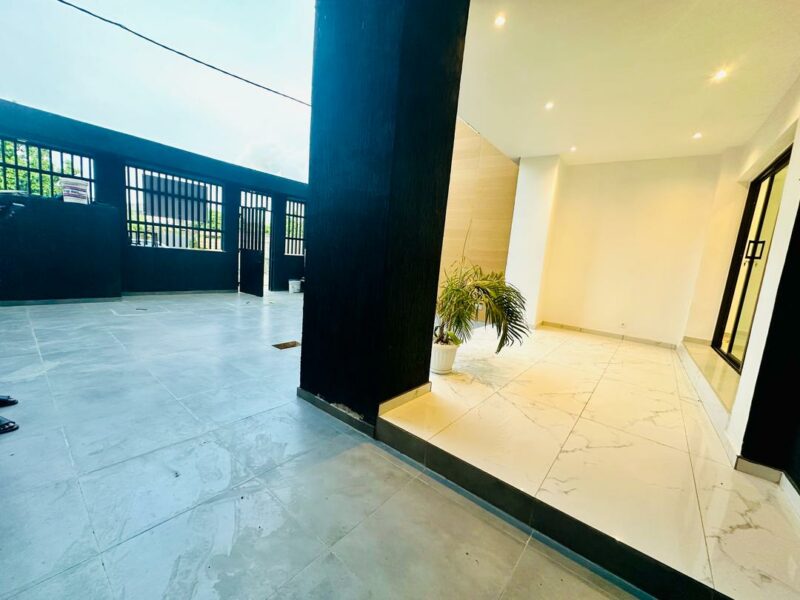 Location d'un appartement de 3 pièces sur Cocody Attoban