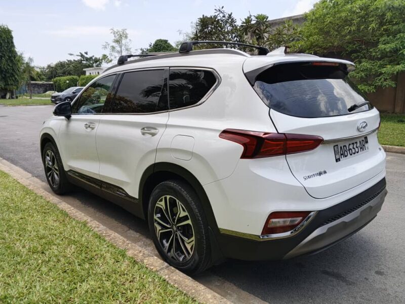 Location d'un SUV Hyundai Santafe 2020