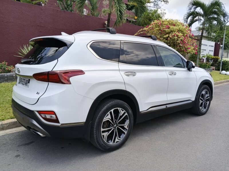 Location d'un SUV Hyundai Santafe 2020