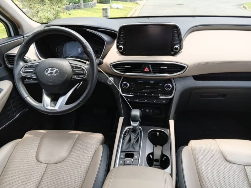Location d'un SUV Hyundai Santafe 2020