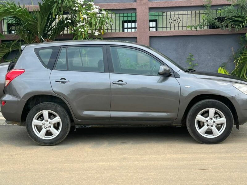 Location d'une Toyota RAV4 2007