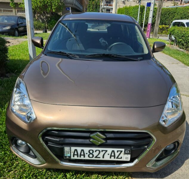 Location d'une Suzuki Dzire Marron