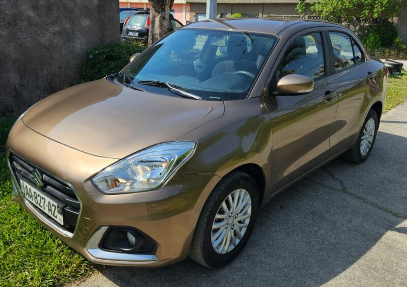 Location d'une Suzuki Dzire Marron