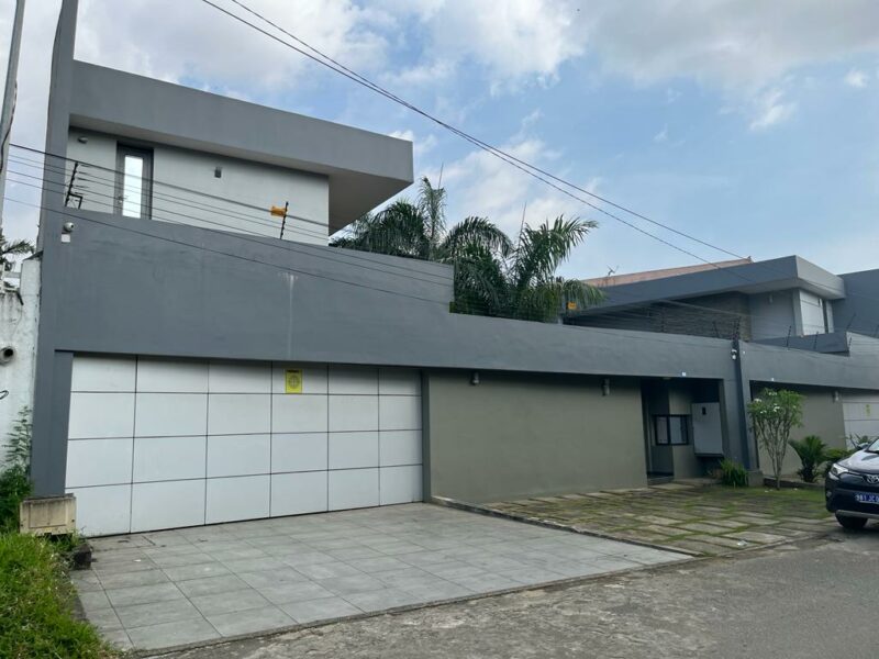 Location d'une Villa Duplex de 9 pièces sur Angré