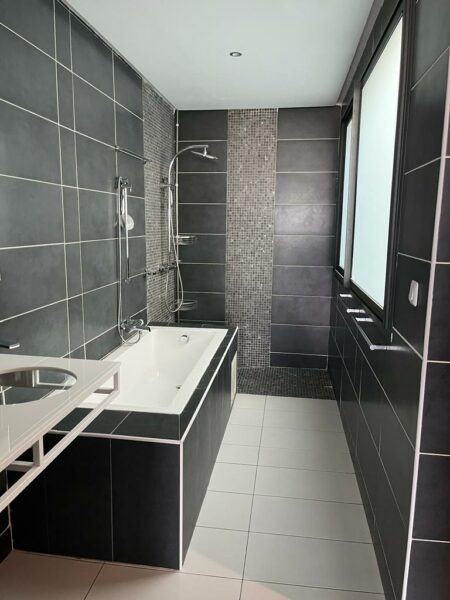 Location d'une Villa Duplex de 9 pièces sur Angré