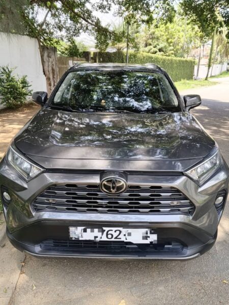 Location d'un SUV Toyota Rav4 2021