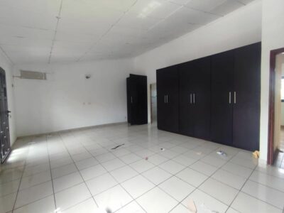 Location d'une Villa Duplex de 5 pièces sur Riviera 4