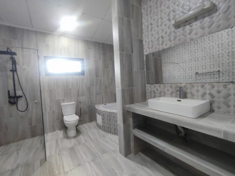 Location d'une Villa Duplex de 5 pièces sur Riviera 4