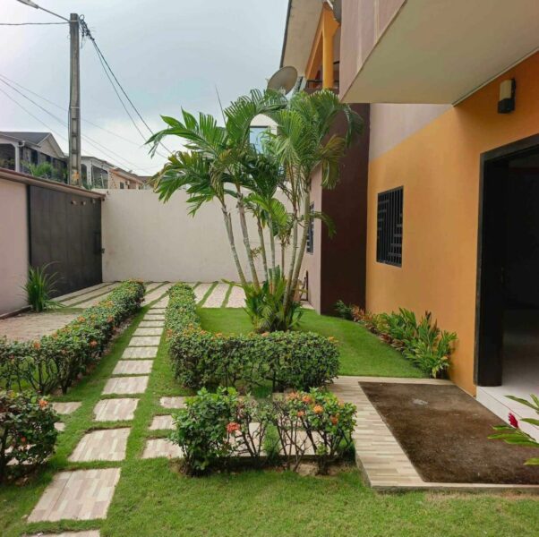 Location d'une Villa Duplex de 5 pièces sur Riviera 4