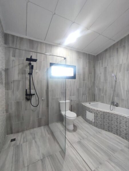 Location d'une Villa Duplex de 5 pièces sur Riviera 4