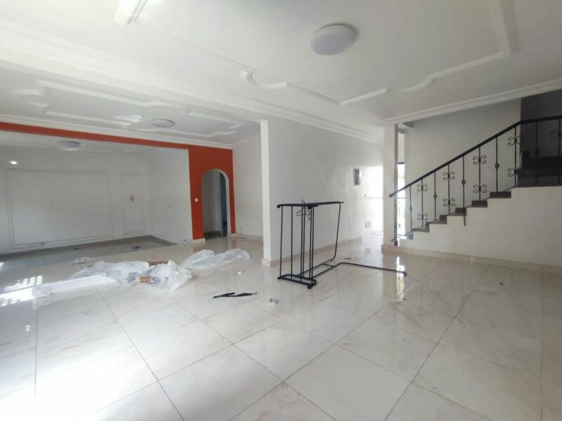 Location d'une Villa Duplex de 5 pièces sur Riviera 4