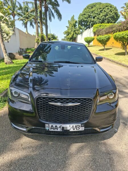 Location d'une Berline Chrysler 300S 2021