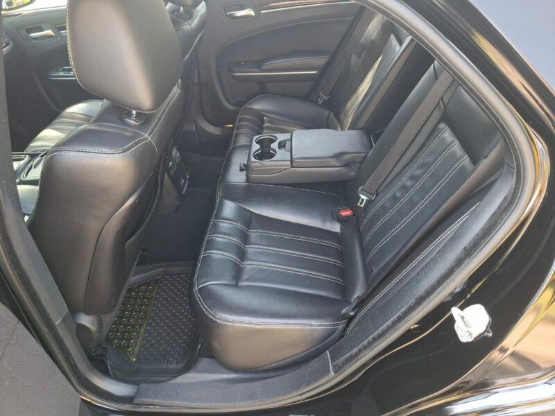 Location d'une Berline Chrysler 300S 2021