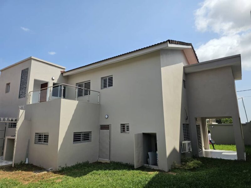 Location d'une Villa Duplex 4 pièces sur Riviera 3