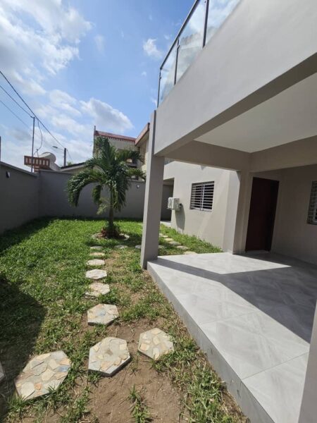 Location d'une Villa Duplex 4 pièces sur Riviera 3