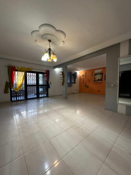 Location d'une superbe Villa Duplex de 8 pièces sur Riviera