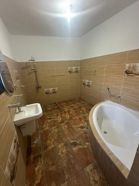 Location d'une superbe Villa Duplex de 8 pièces sur Riviera