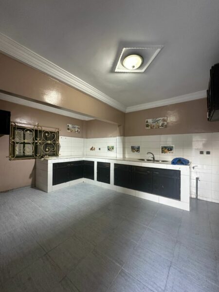 Location d'une superbe Villa Duplex de 8 pièces sur Riviera