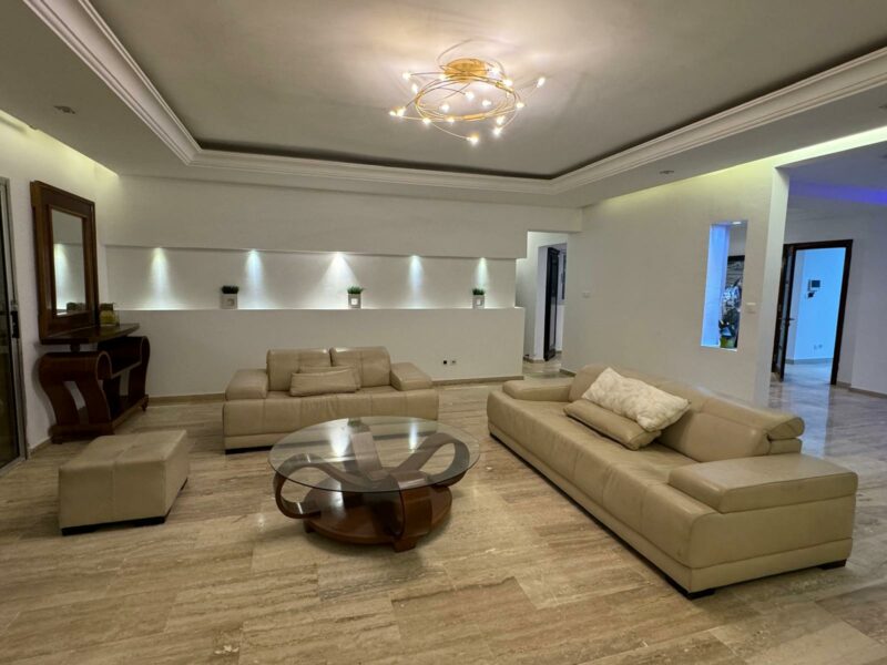 Location d'une Superbe Villa Duplex de 6 pièces sur Riviera 4