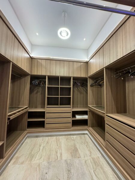 Location d'une Superbe Villa Duplex de 6 pièces sur Riviera 4