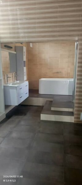 Location d'une Superbe Villa Duplex de 6 pièces sur Riviera 4