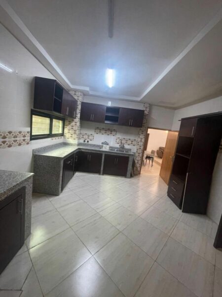 Location d'une Villa Triplex à Angré Nouveau Chu