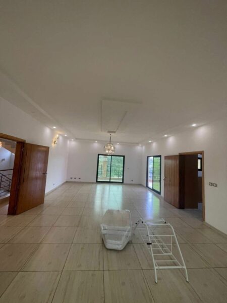 Location d'une Villa Triplex à Angré Nouveau Chu