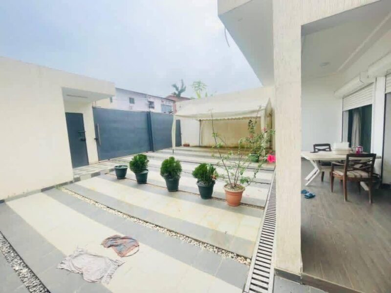 Location d'une Villa de 4 pièces sur Abata