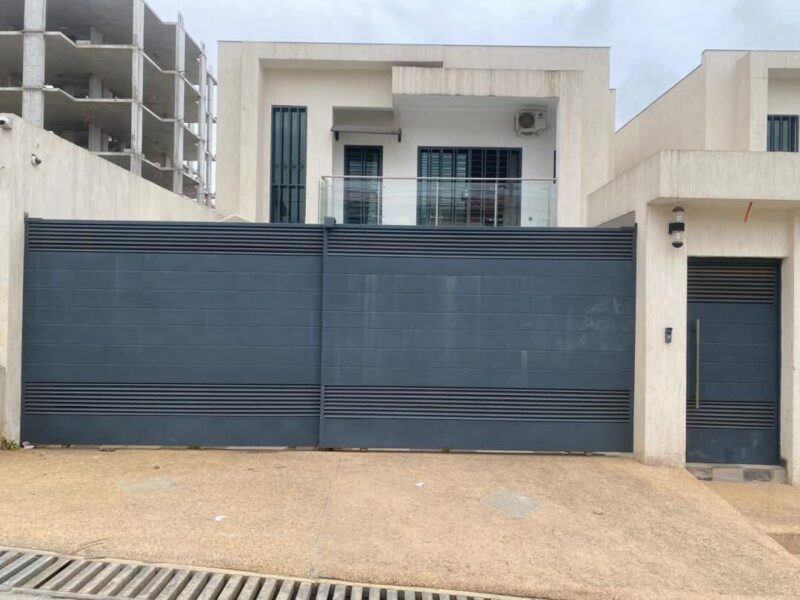 Location d'une Villa de 4 pièces sur Abata