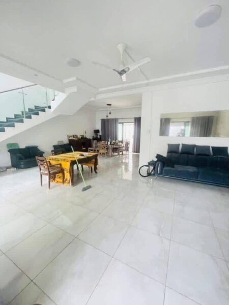 Location d'une Villa de 4 pièces sur Abata