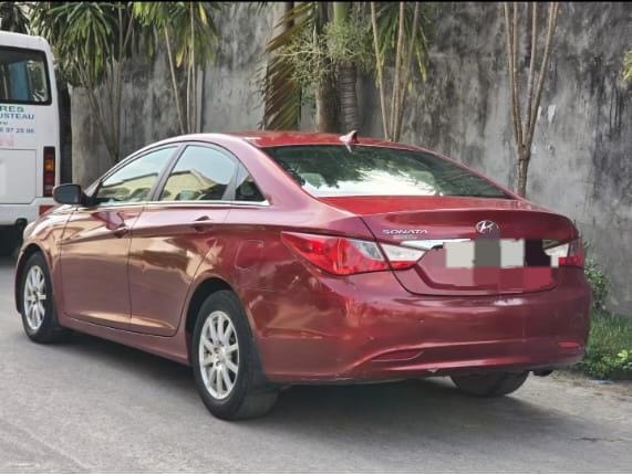 Location d'une berline Hyundai Sonata 2011