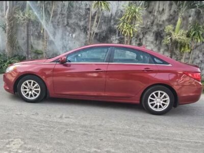 Location d'une berline Hyundai Sonata 2011