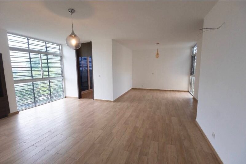 Location d'un appartement de 4 pièces sur Cocody Golf