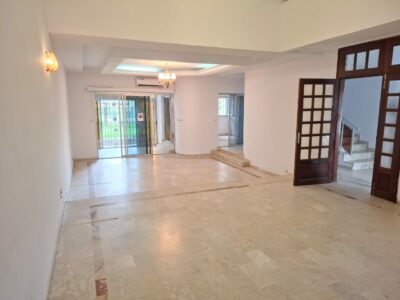 Location d'une Villa très spacieuse avec jardin