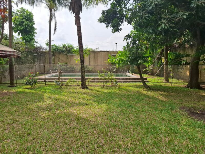 Location d'une Villa très spacieuse avec jardin