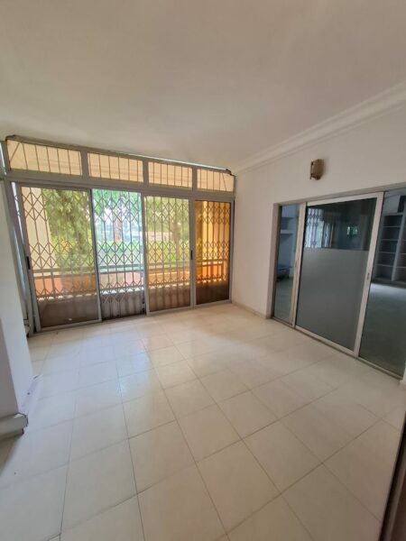 Location d'une Villa très spacieuse avec jardin