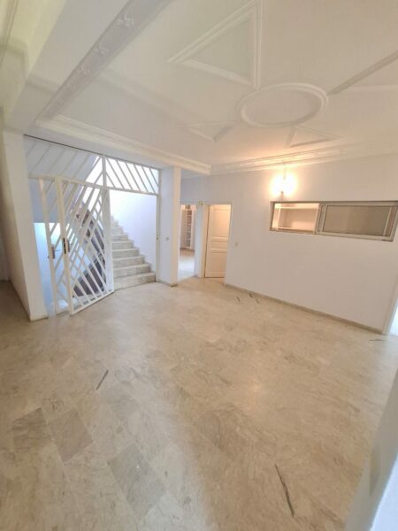 Location d'une Villa très spacieuse avec jardin