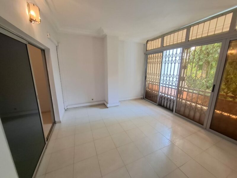 Location d'une Villa très spacieuse avec jardin