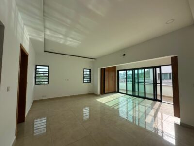 Location d'une Villa triplex de 5 pièces plus une dépendance sur Cocody